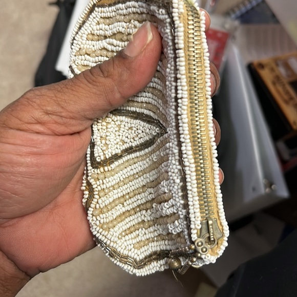 Vintage beaded coin purse.  A few places w/missing beading…excellent condition - Picture 4 of 9